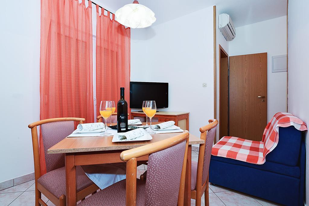 Apartments Lucija Sukošan Eksteriør bilde
